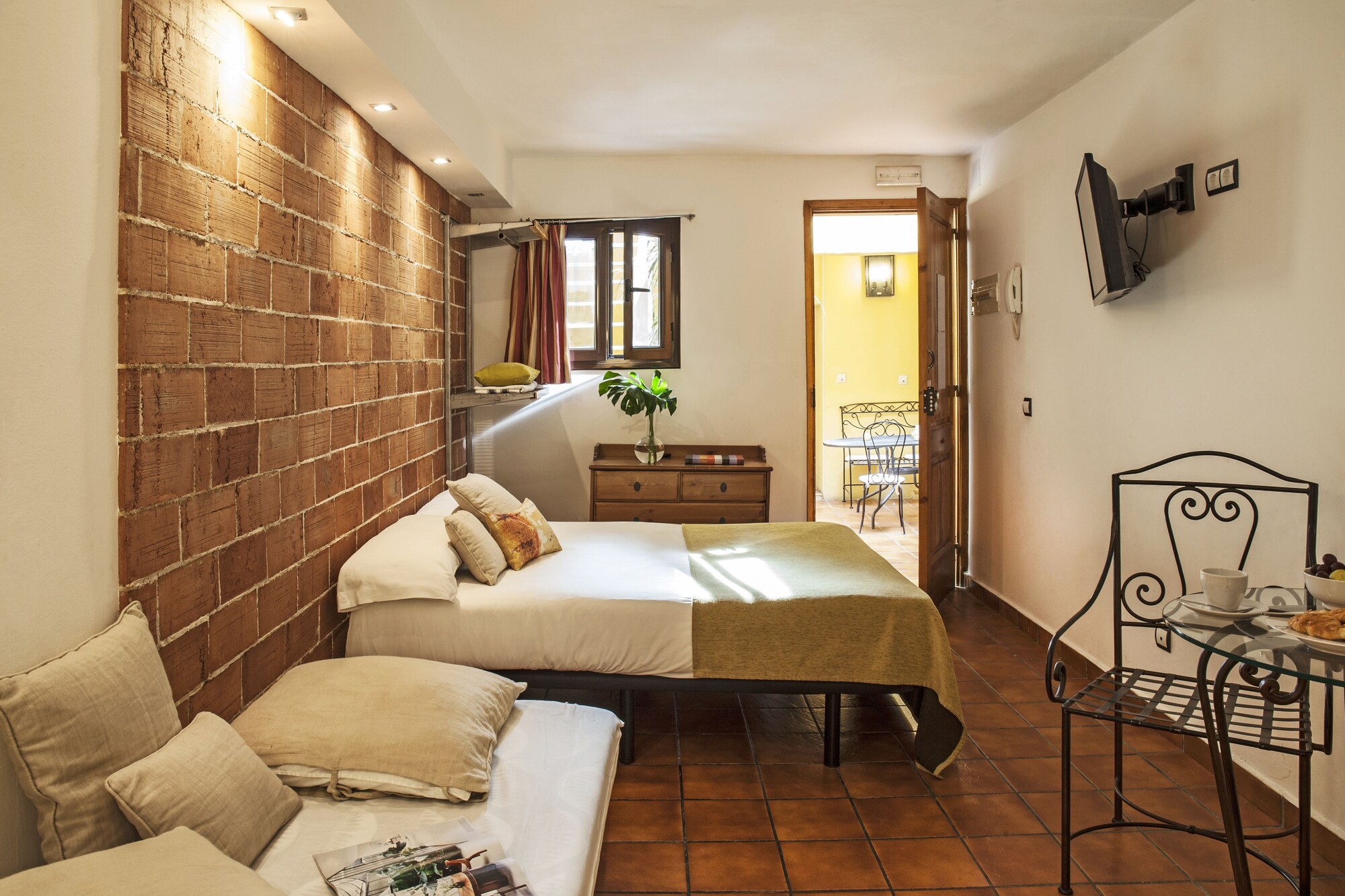 1 BEDROOM, APARTMENT, BALCONY