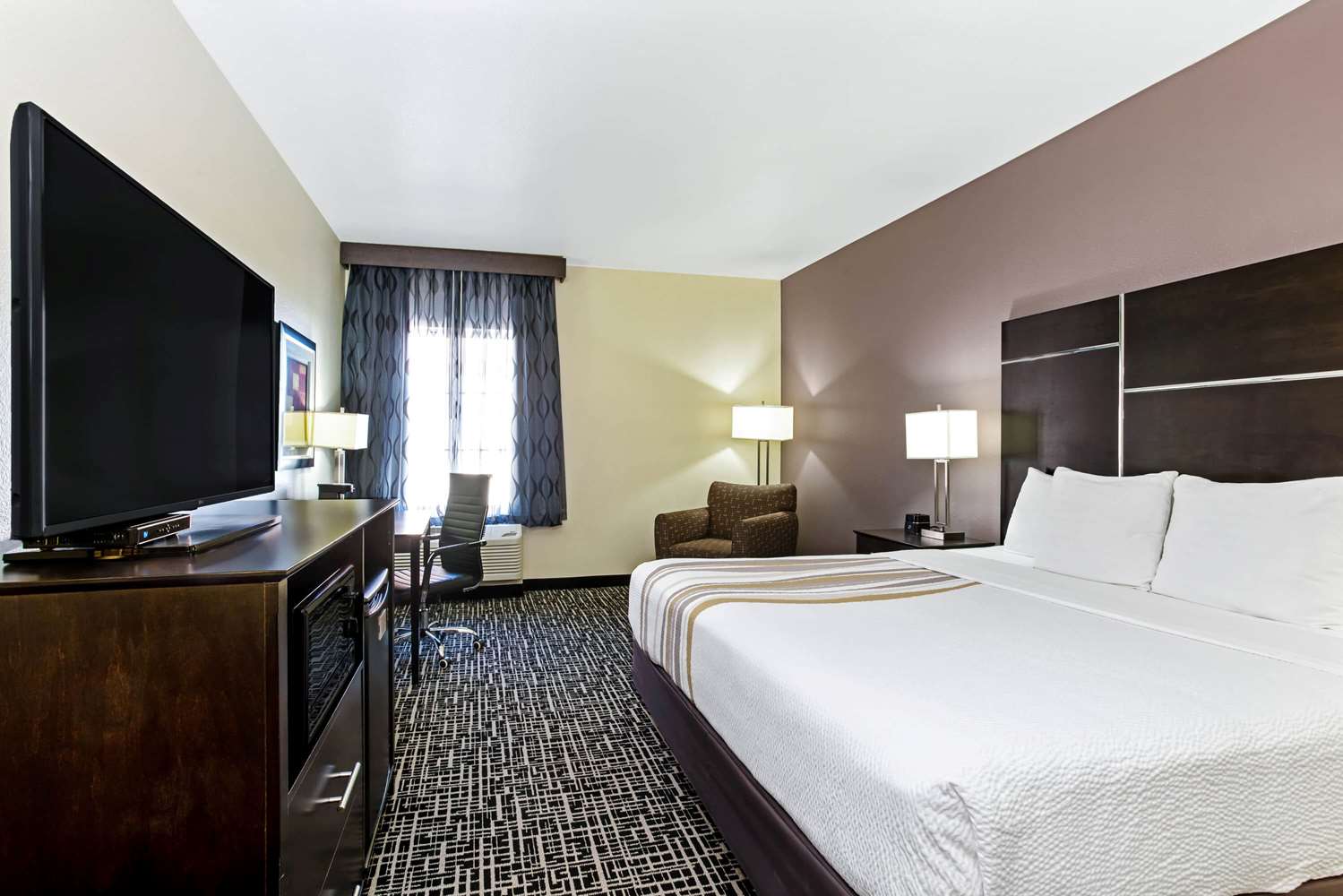 La Quinta Inn & Suites by Wyndham Denver Gateway Park 9/33