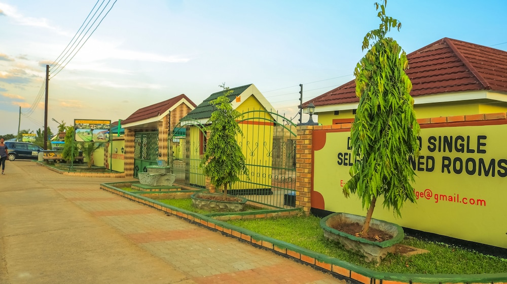 Km Executive Lodge 18/21