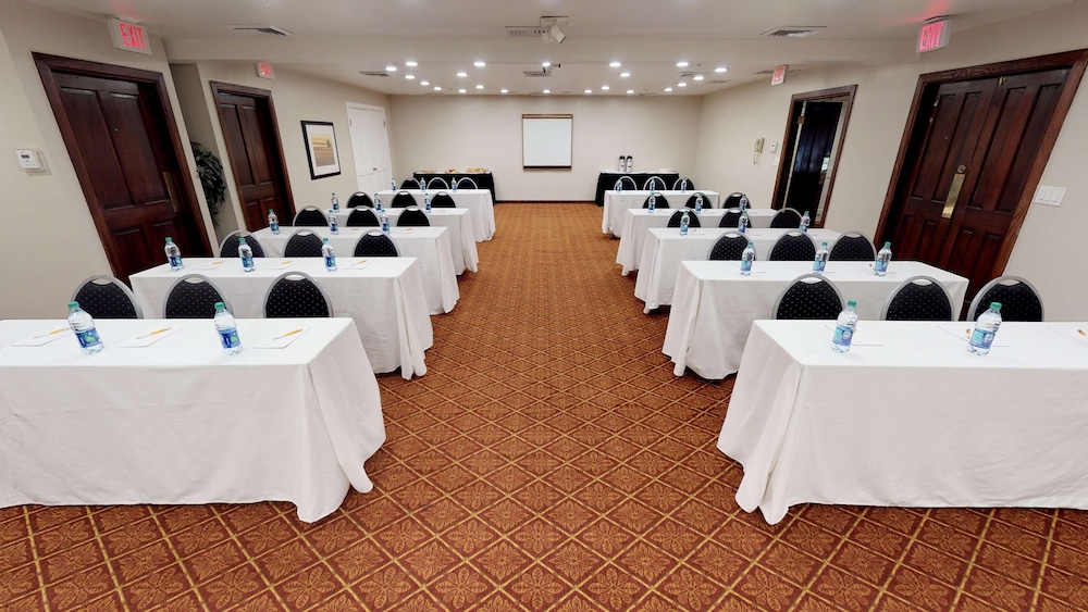 Chase Suite Hotel Newark 45/52