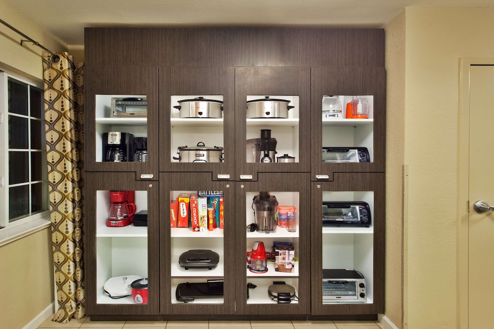 Sonesta Simply Suites Boston Burlington 32/41