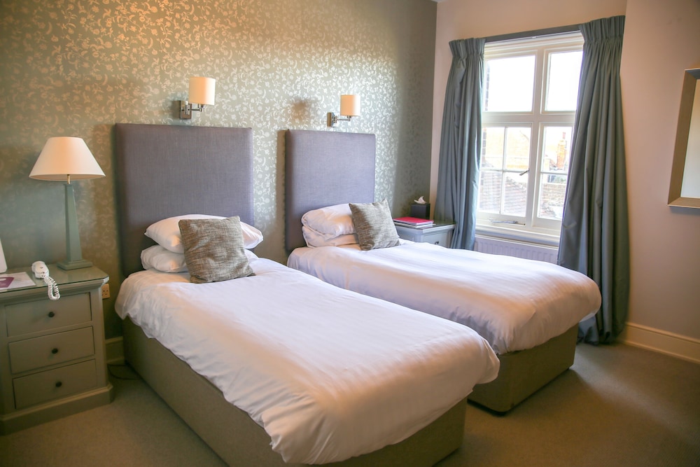Superior, Twin Beds, River View