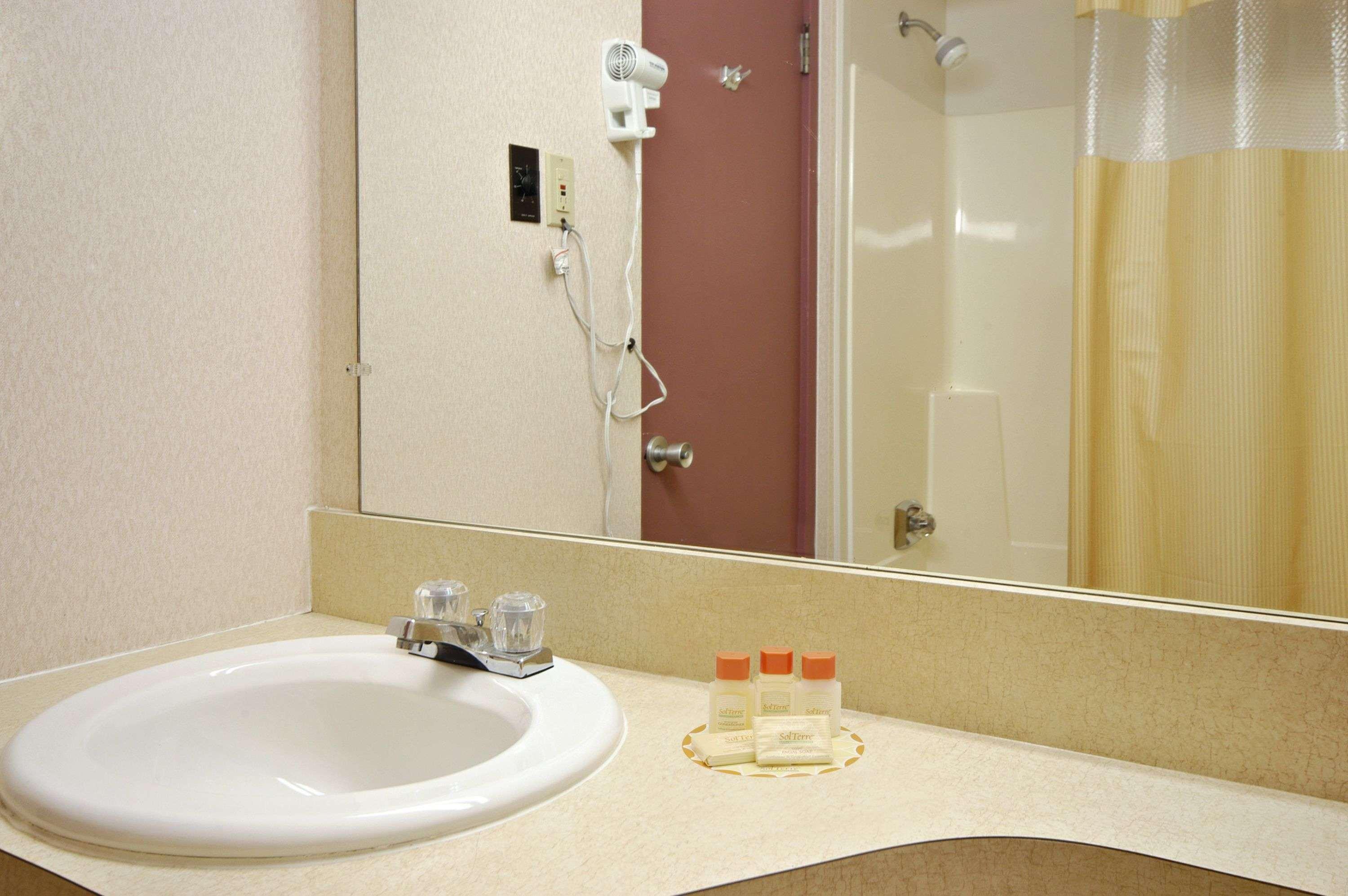 Days Inn by Wyndham Washington Pennsylvania 14/16
