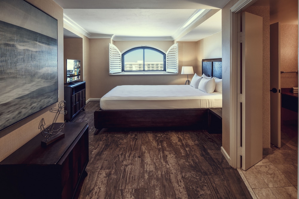 Tower, Huntington, Deluxe, Suite, King Bed, Ocean Front