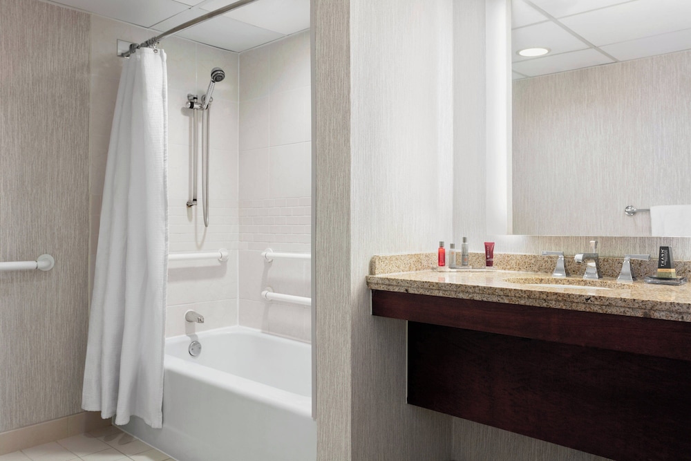 1 Bedroom, Tower, Executive, Suite, Double Bed, Accessible