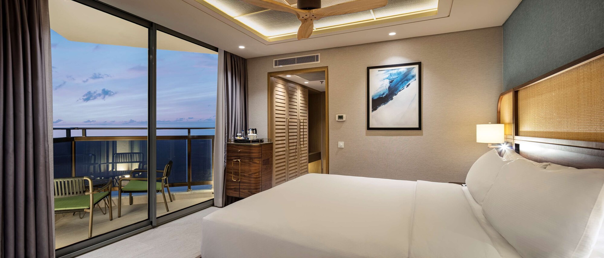 Room, King Bed, Sea View, Corner
