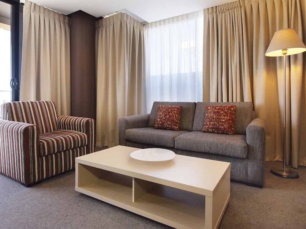 Oaks Adelaide Horizons Suites 54/70