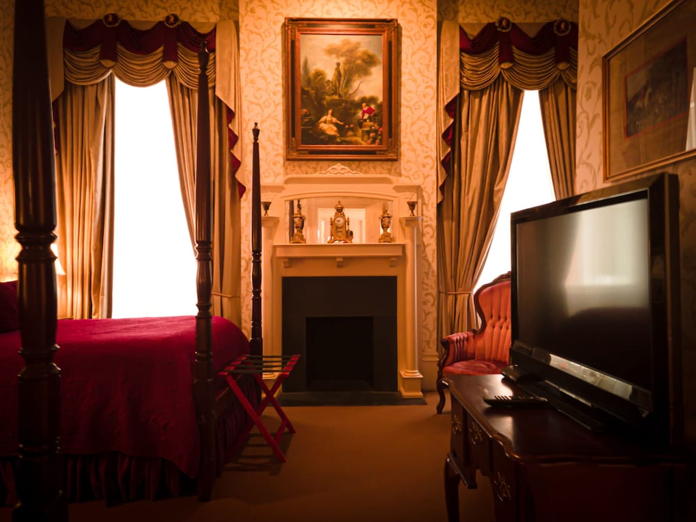 The Guest House Historic Mansion 65/73
