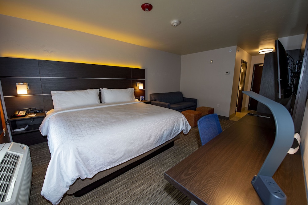 Holiday Inn Express Suites Colorado Springs Afa Northgate 20/56