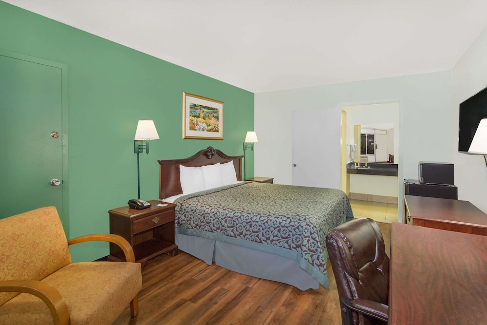 Travelodge by Wyndham Fort Myers North 19/36