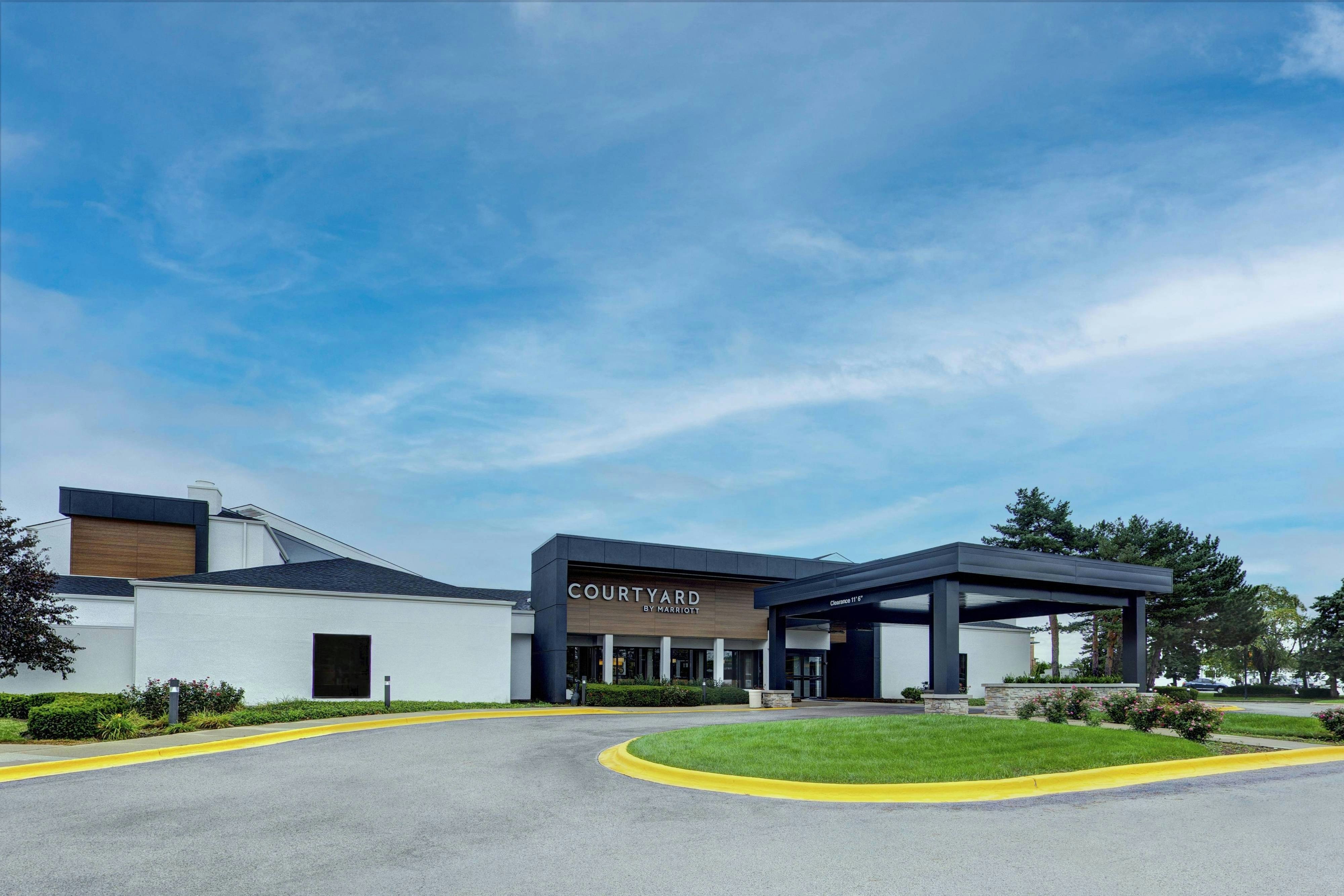 Courtyard By Marriott Chicago Glenview Northbrook 19/19