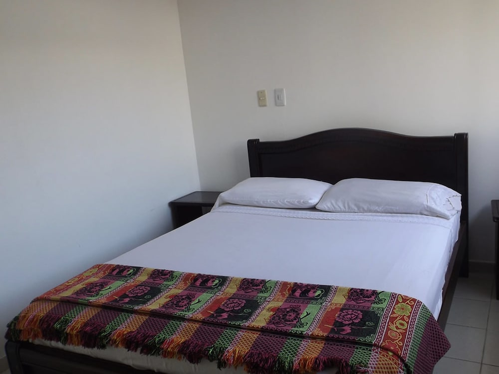 ROOM, SINGLE