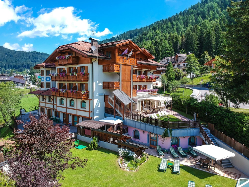 Gianna Hotel 4/50