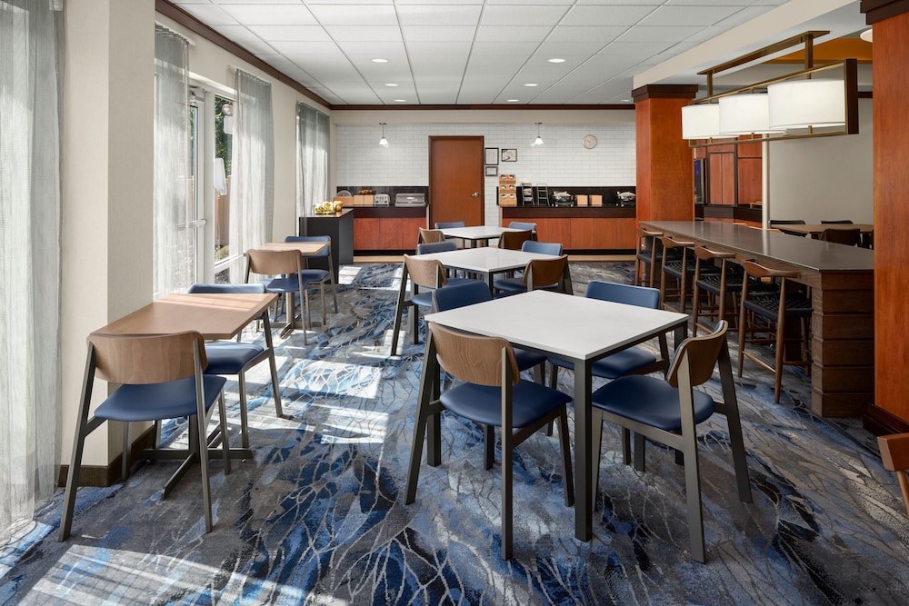 Fairfield Inn And Suites Bedford 28/36