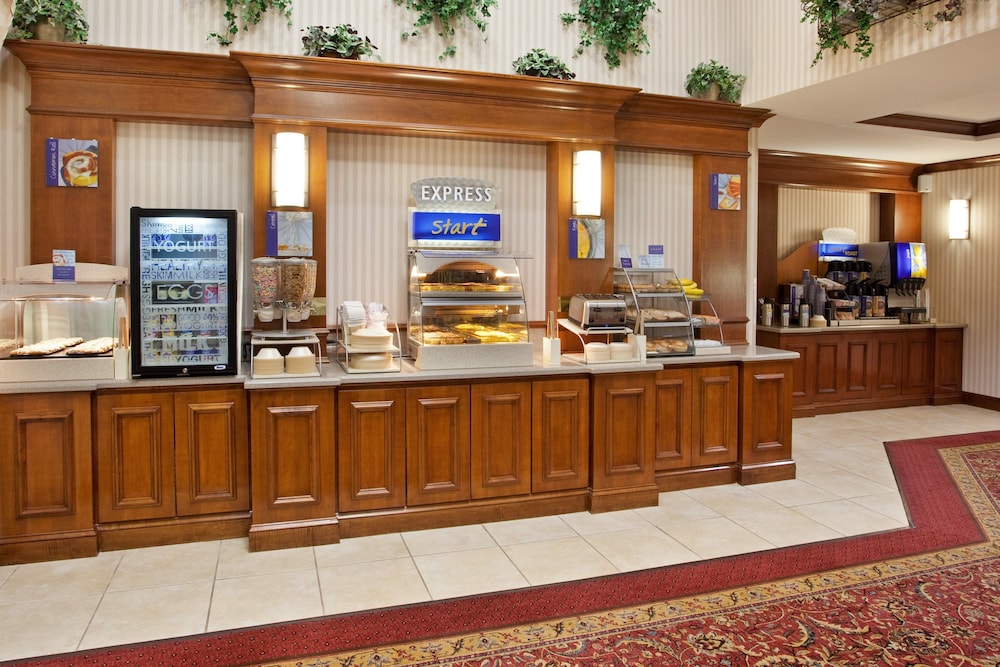 Holiday Inn Express Hotel And Suites Marion 7/68