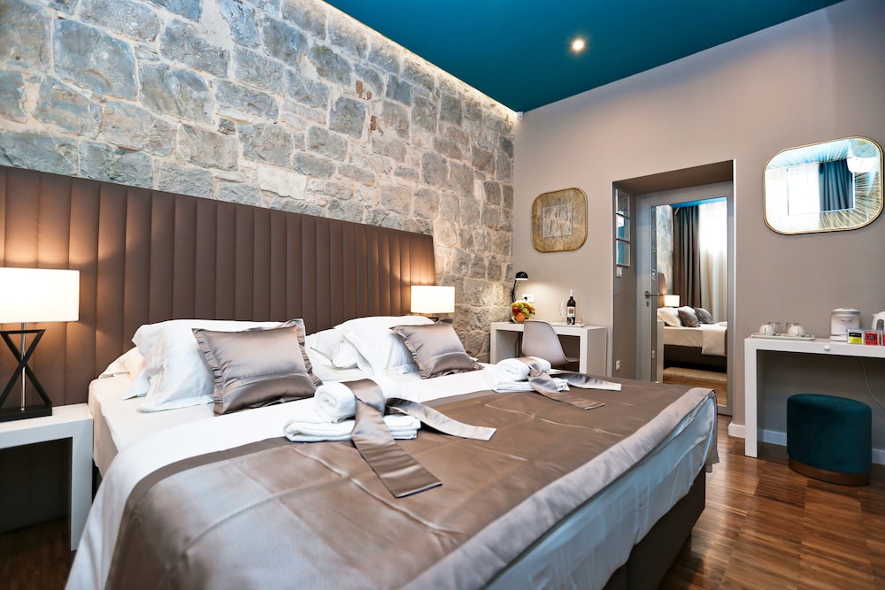 Riva Luxury Rooms 43/79