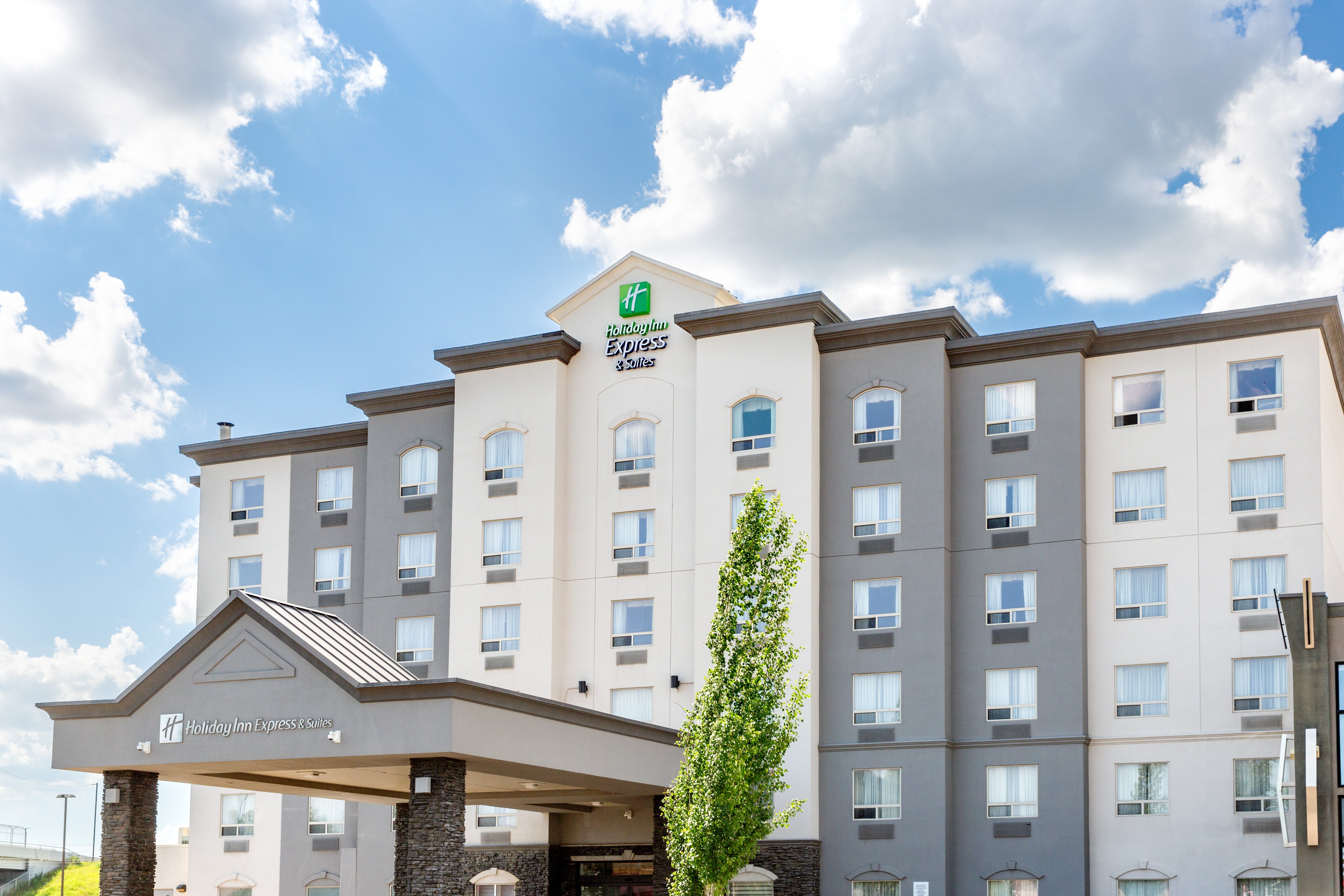 Holiday Inn Express And Suites Edmonton North 2/75
