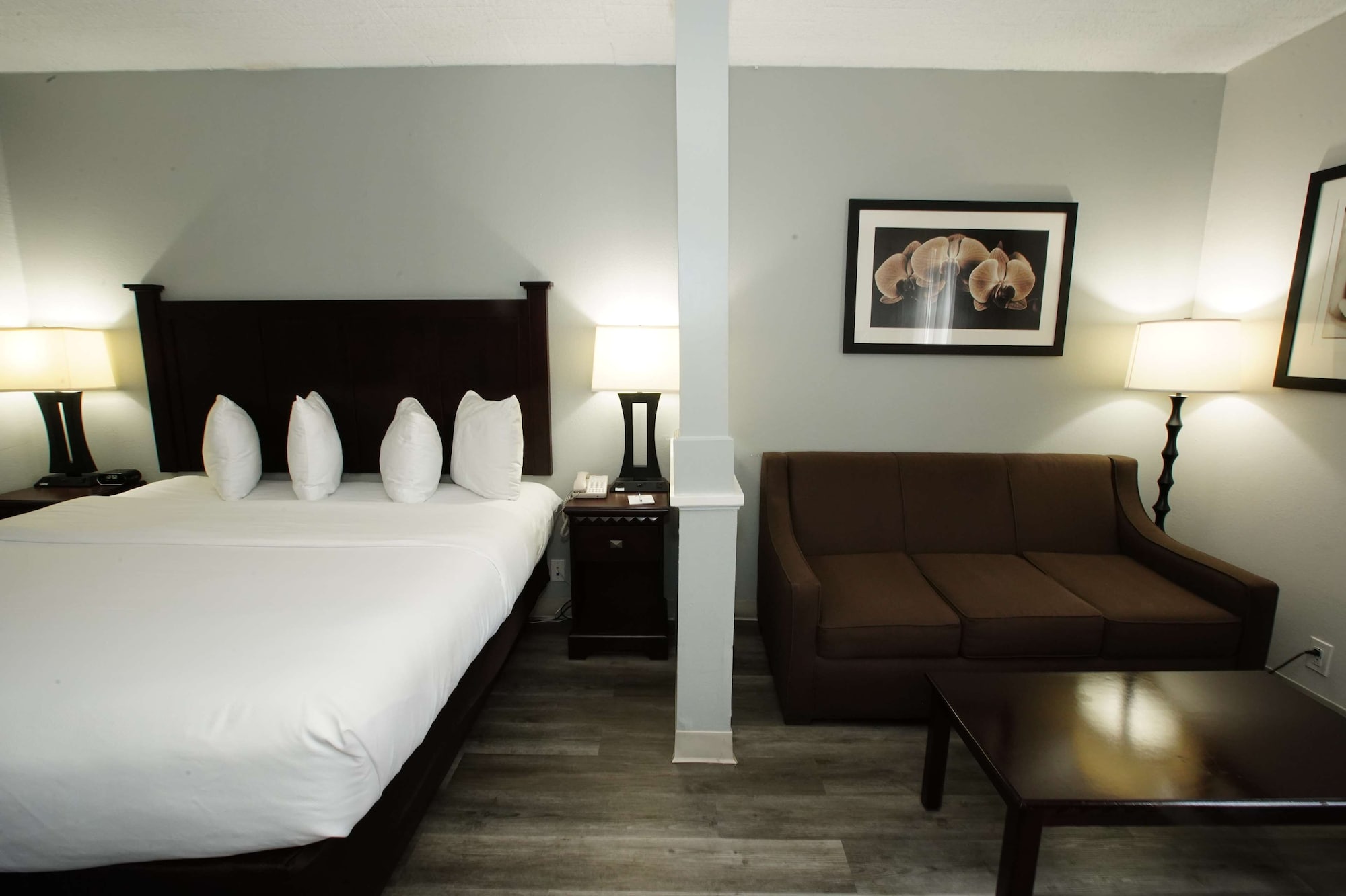 غرفة مفردة بسرير كوين مع أريكة، Best Western Paramus Hotel & Suites 4/9