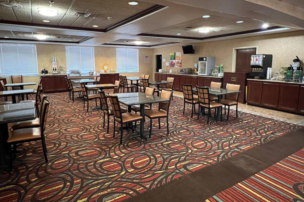 Quality Suites Midland North Loop 250 45/63