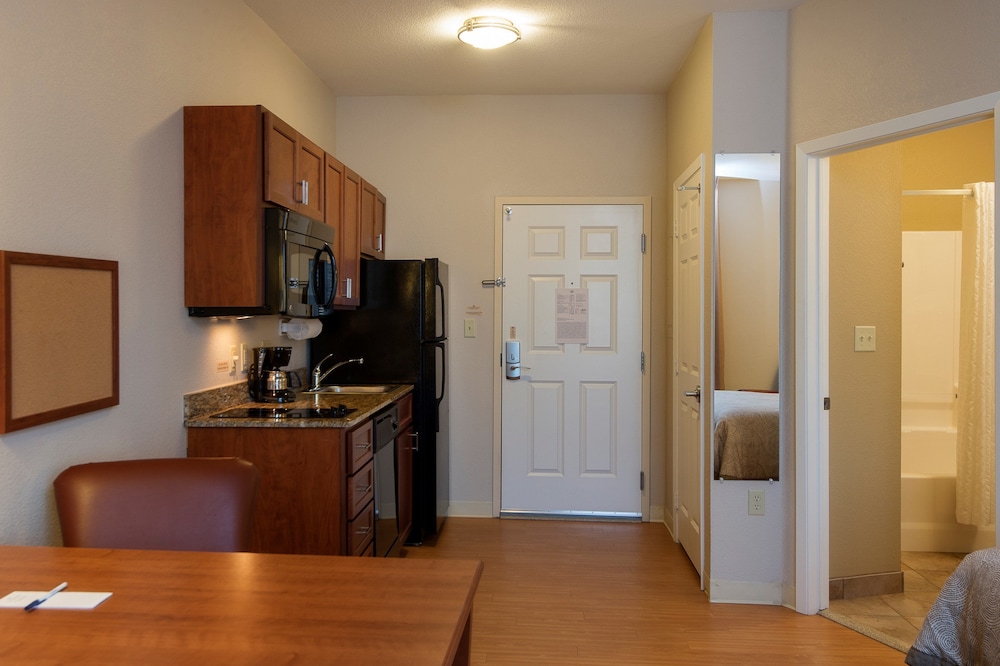 Candlewood Suites Fort Worth West 24/58
