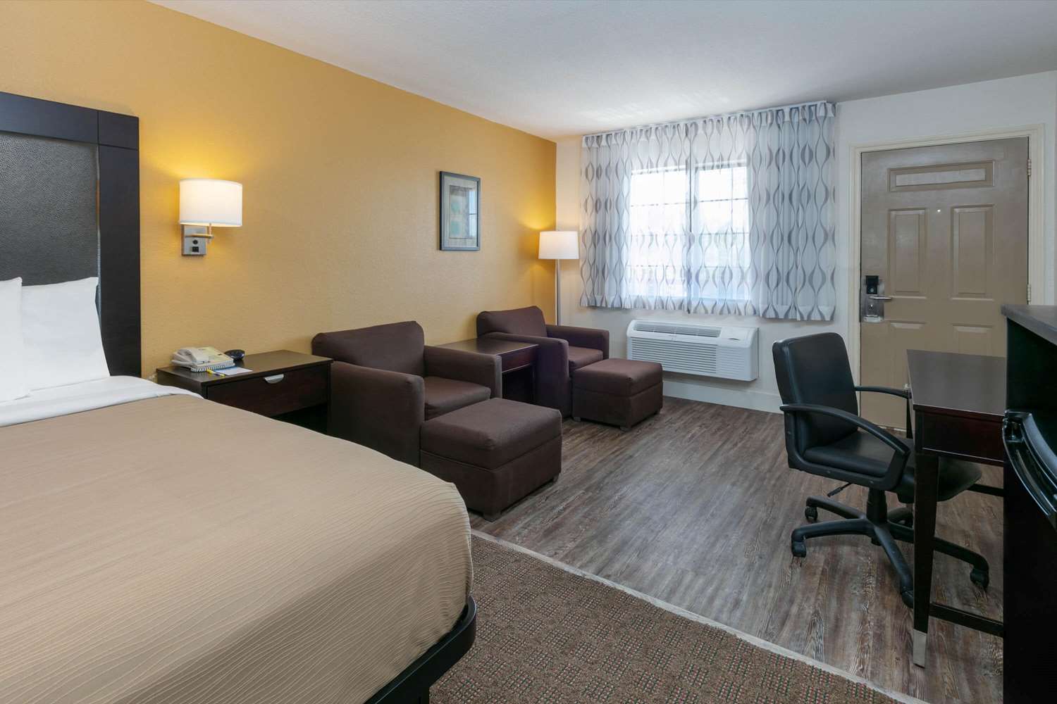 Days Inn By Wyndham Granbury 28/49