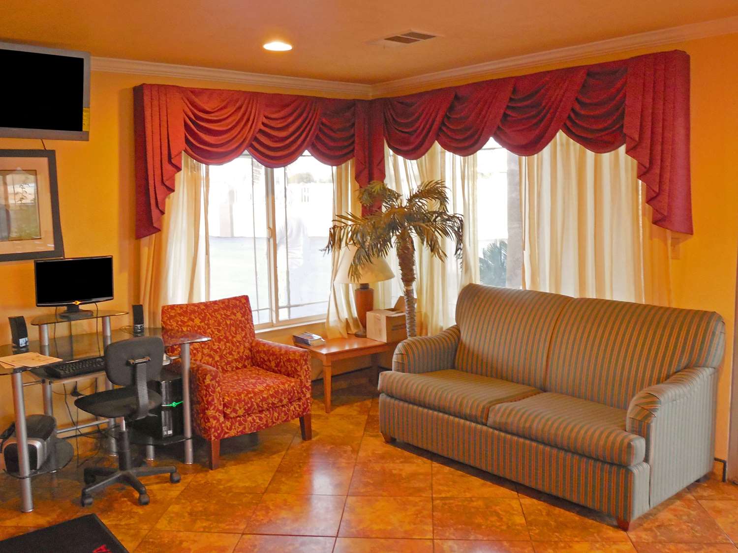Americas Best Value Inn Hanford 2/6
