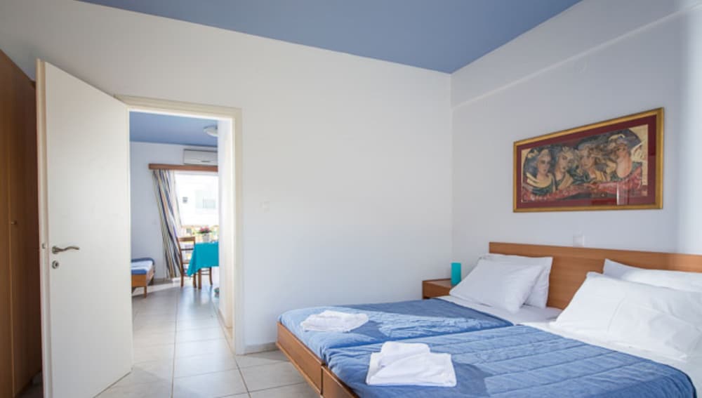 W Suites 18/70