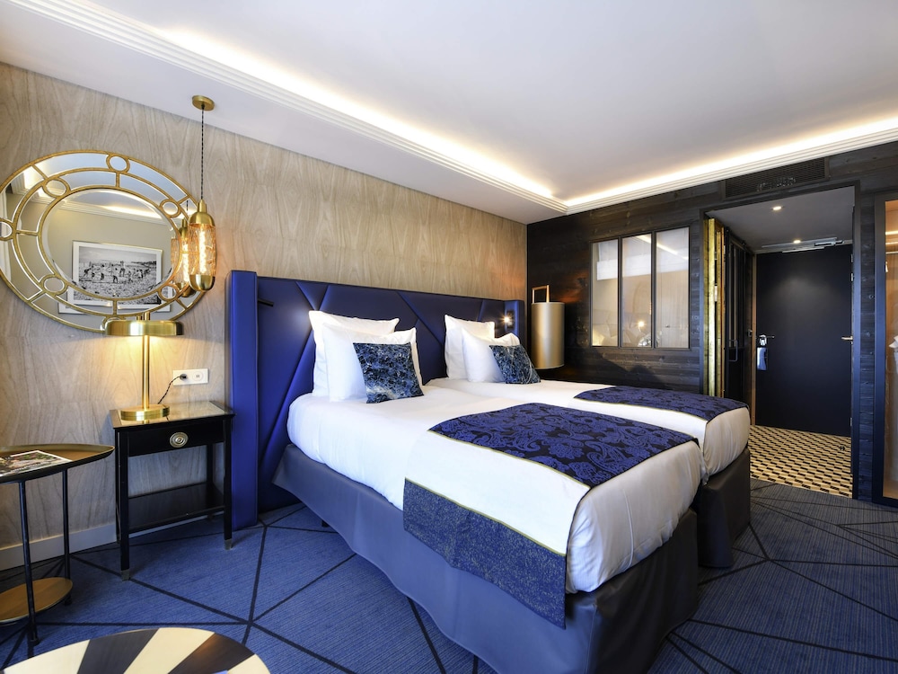 Deluxe, Twin Beds, Inland View