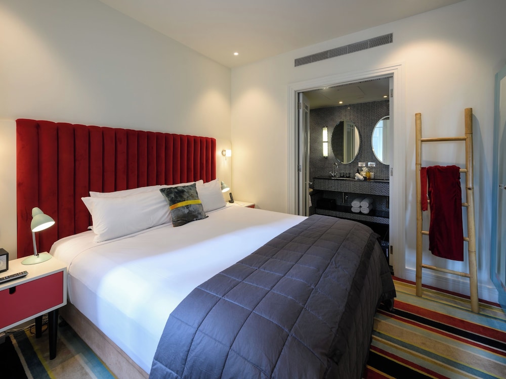 BOUTIQUE, SUITE