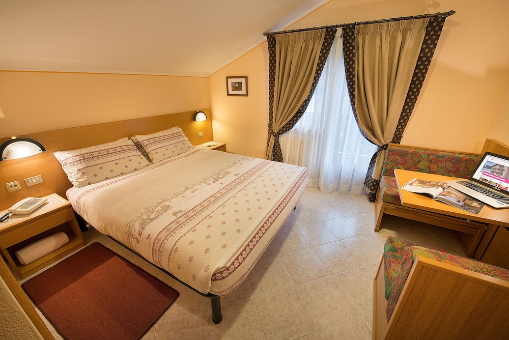 Room, Double Bed