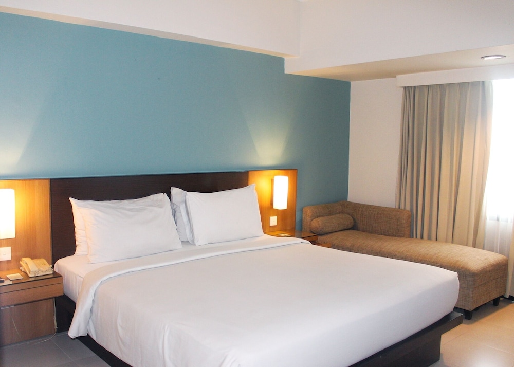 Hotel Santika Pandegiling 11/55