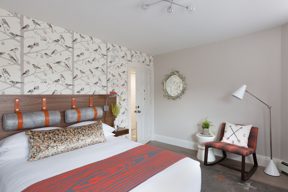 Lodge, Queen Bed