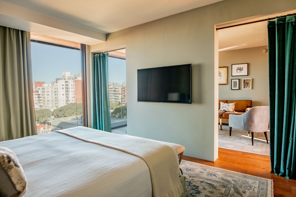 EXECUTIVE, SUITE
