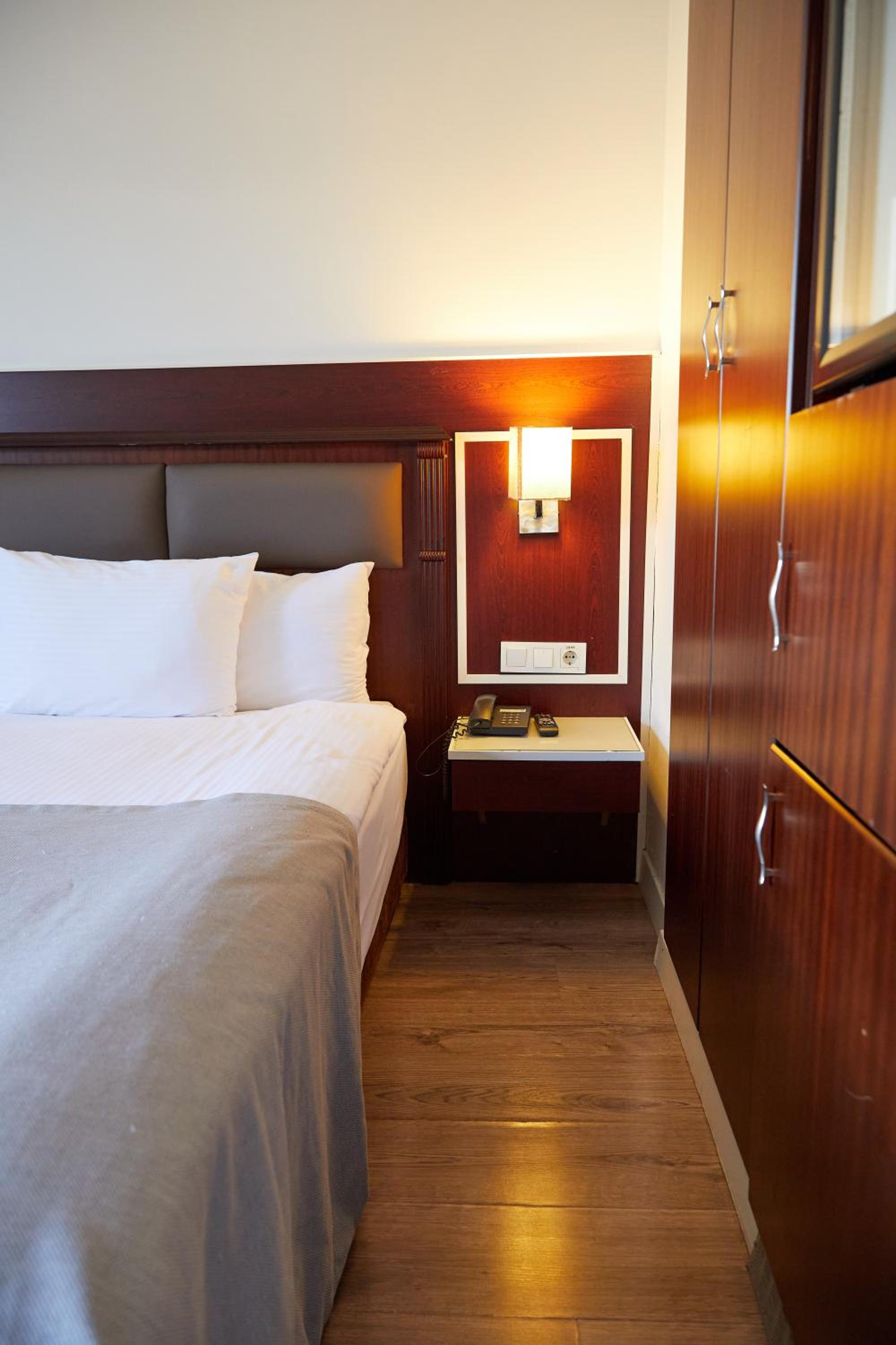 Room at Seminal Hotel, ISTANBUL