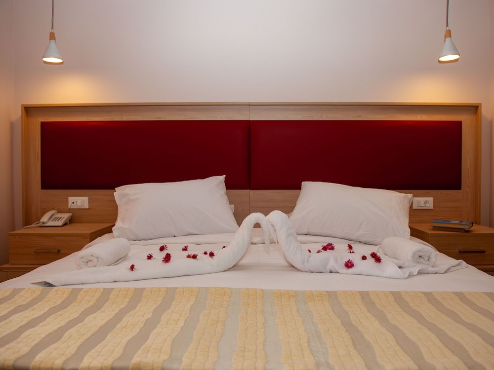غرفة سوبيريور عائلية بسرير مزدوج وسريرين منفصلين، Filerimos Village Hotel 2/4