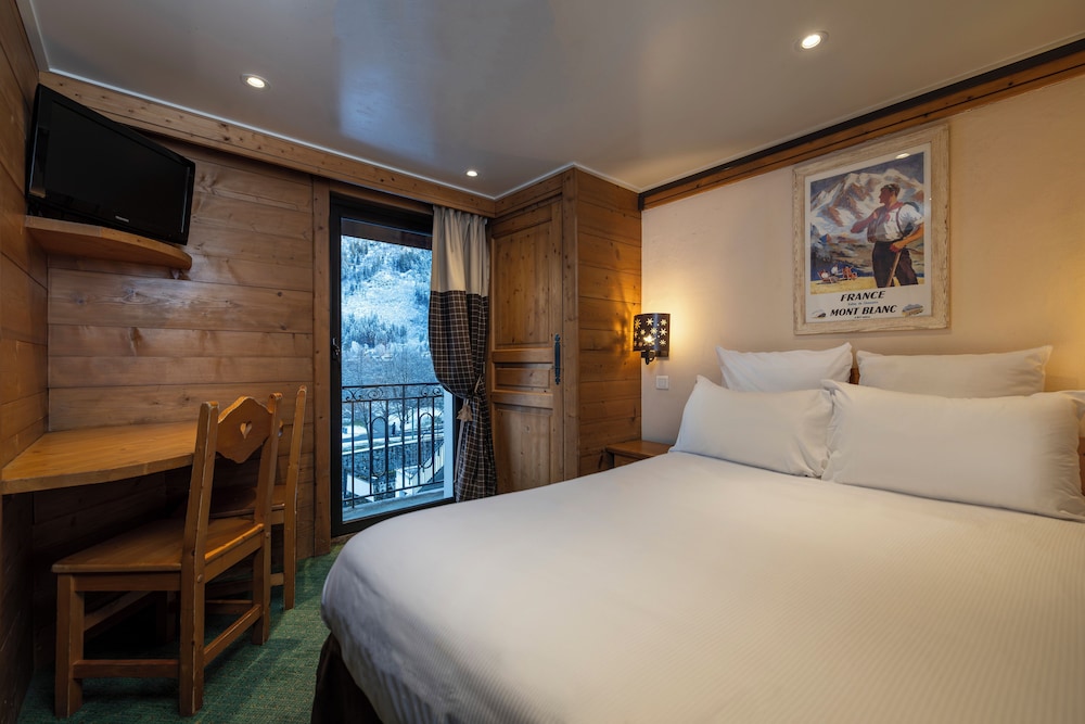 غرفة قياسية بسرير مزدوج