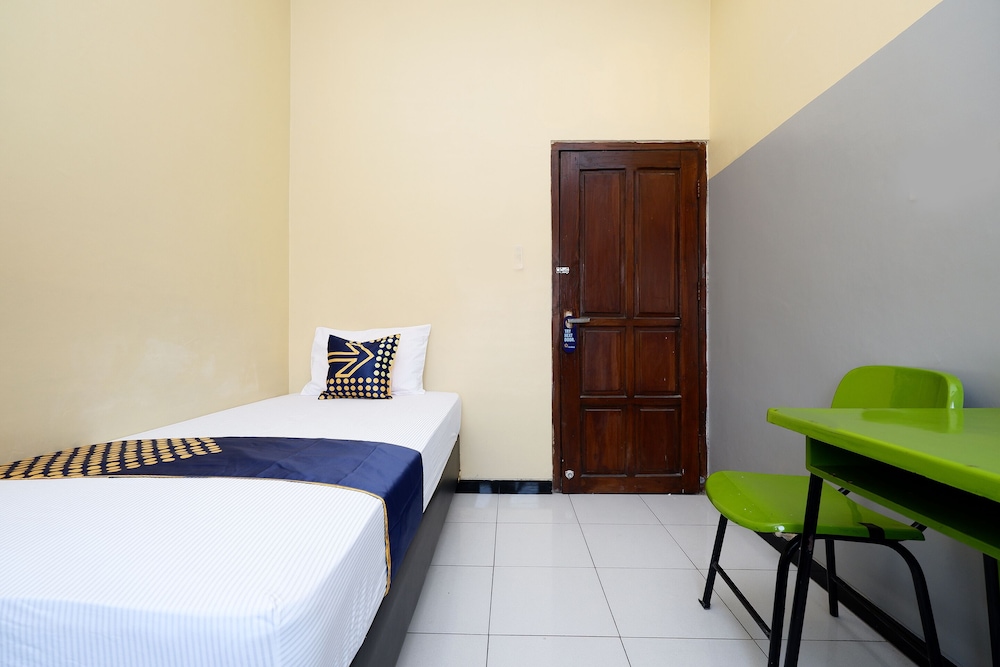Hotel SUPER OYO 2209 Solo Point Guest House Syariah 14/31