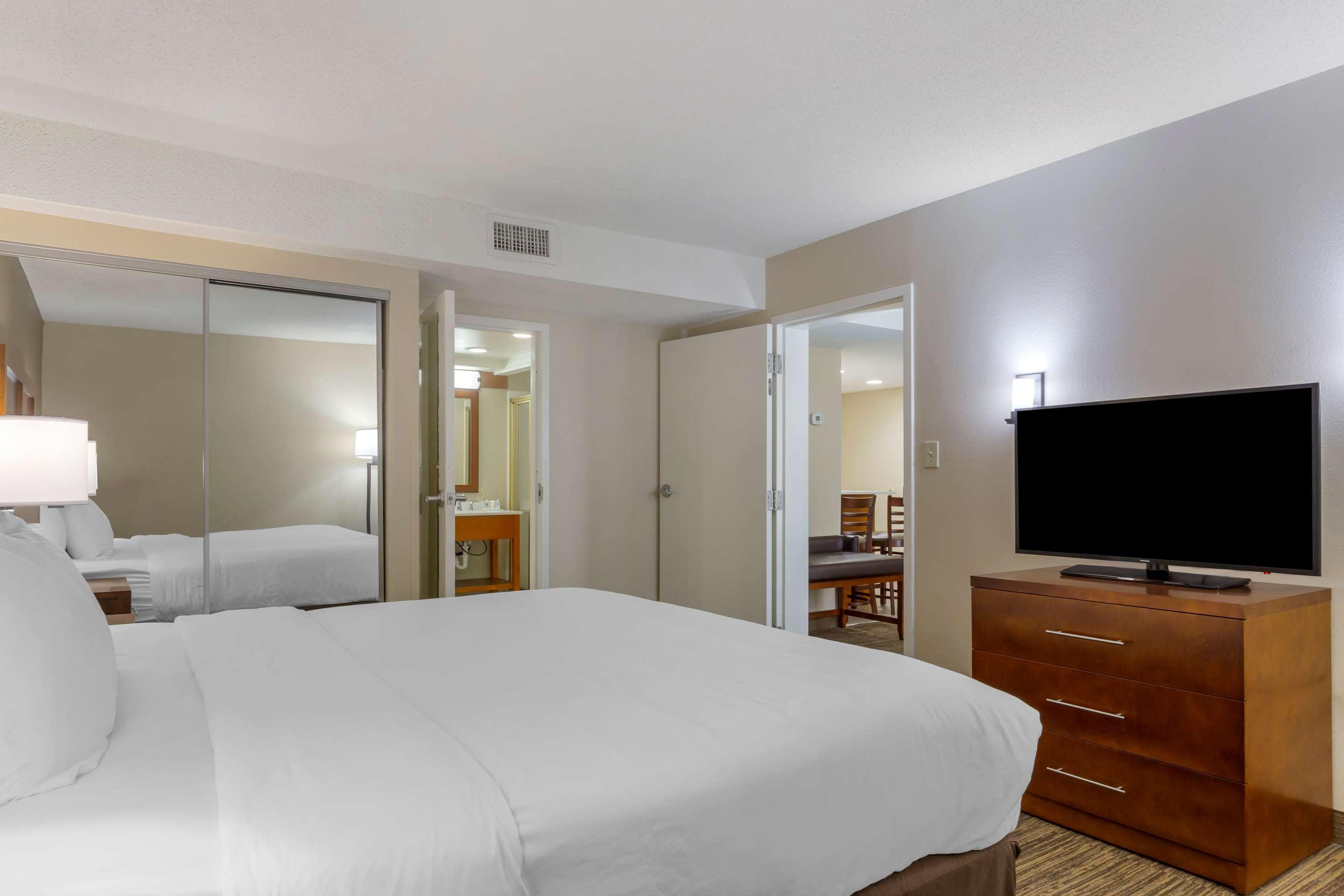 UPGRADE, SUITE, KING BED