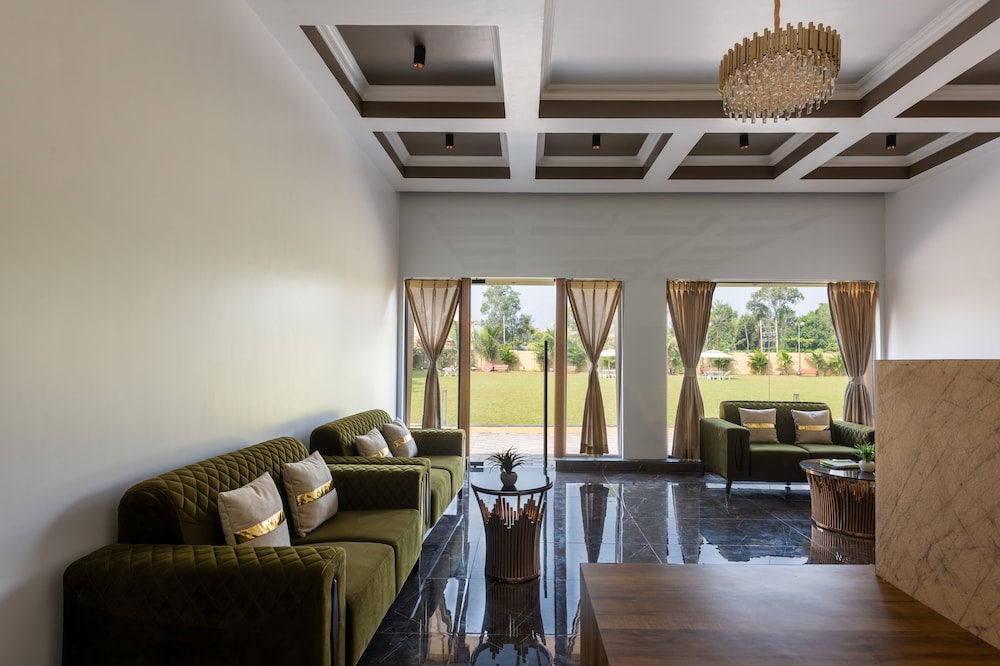 Paramount Riverfront Resort and Spa 30/50