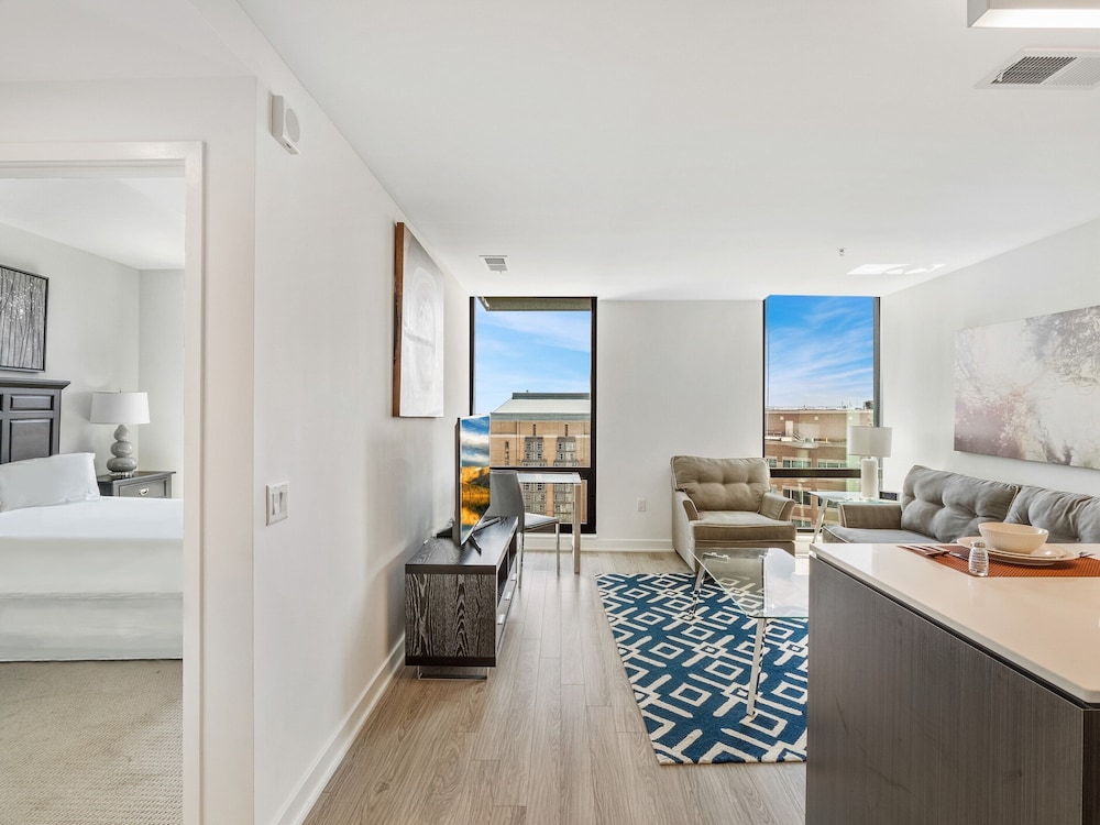 Global Luxury Suites at Reston Town Center 25/75