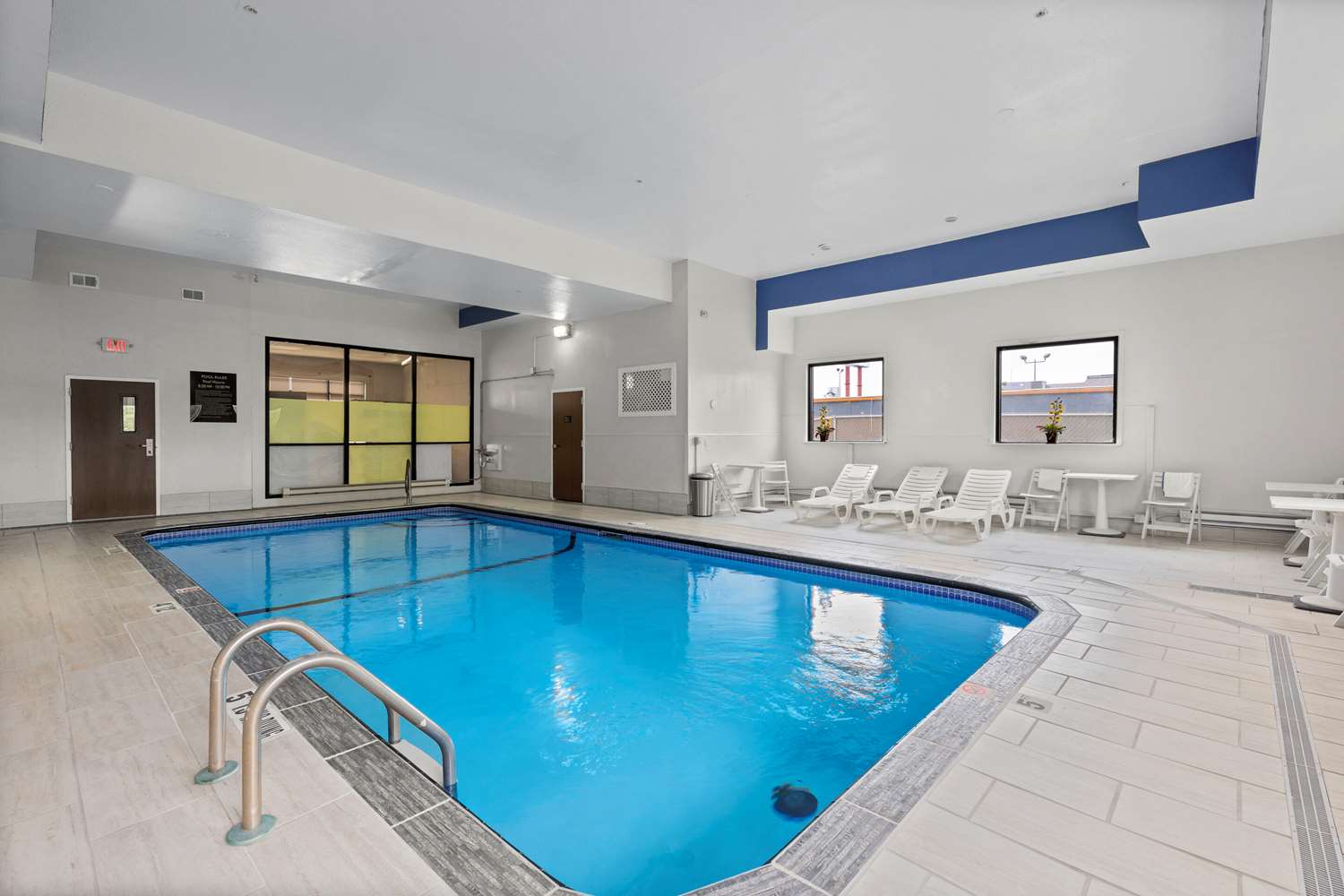 Comfort Inn & Suites Hazelwood - St. Louis 15/21