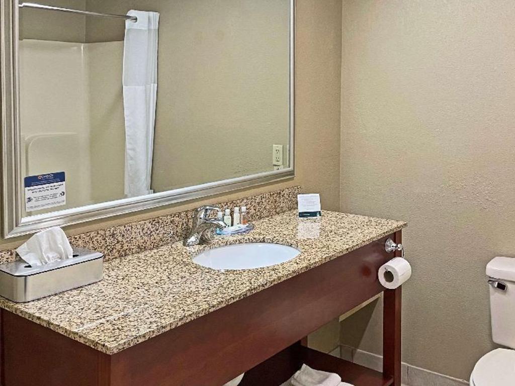 Upgrade, 2 Double Beds، Quality Inn & Suites Georgetown - Seaford 4/4