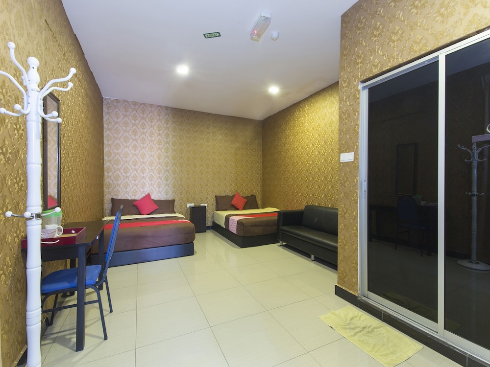 OYO 439 Night Queen Hotel (ex. Night Queen Hotel) 26/32