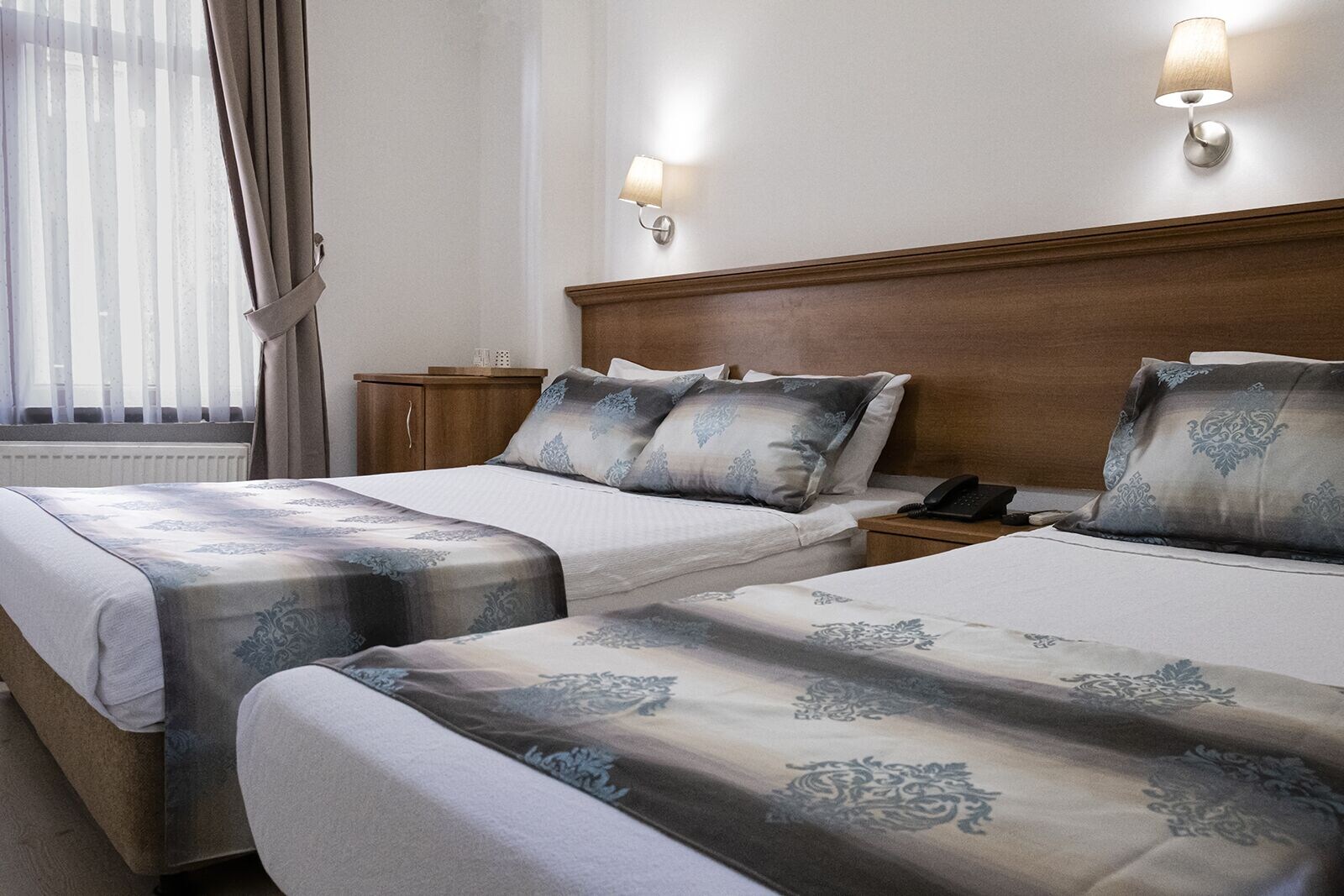 CITY, TWIN BEDS