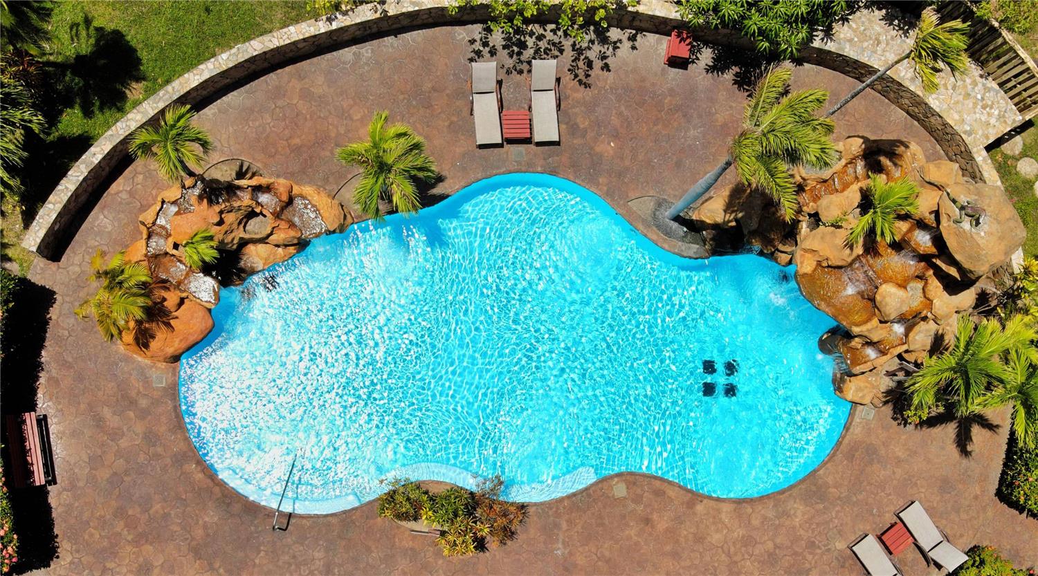 Clarion Suites Roatan at Pineapple Villas 42/46