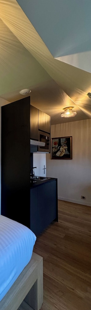 HOTEL MONTMARTRE 12/48