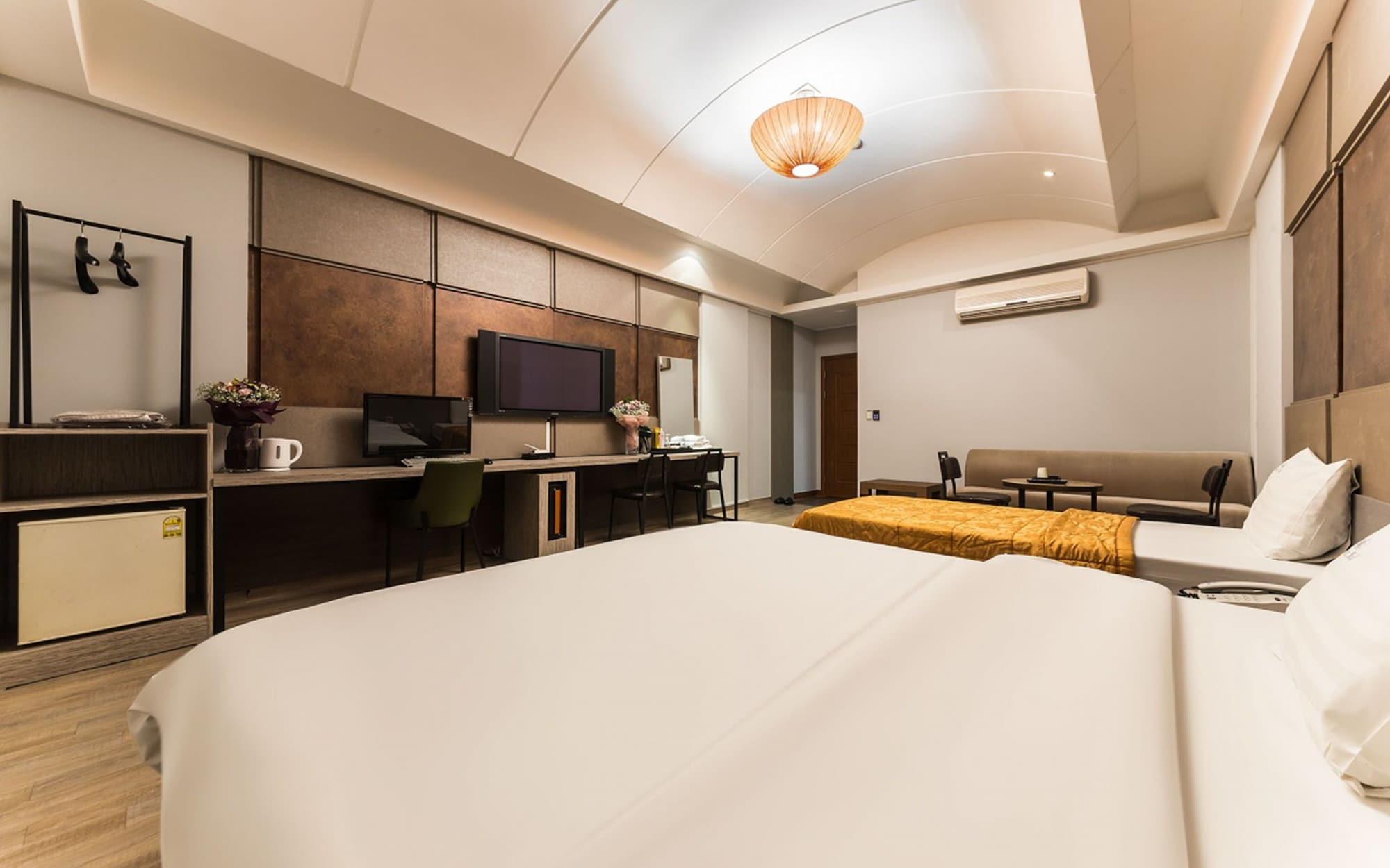 No 1 Hotel 4/44