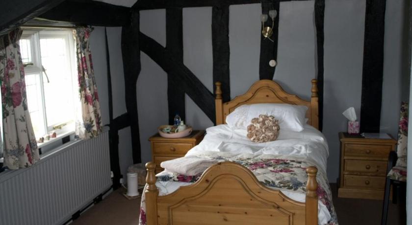 Woodview Bed & Breakfast 7/16