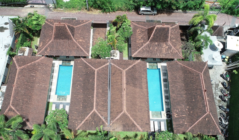 VILLA BERAWA BALI 12/77