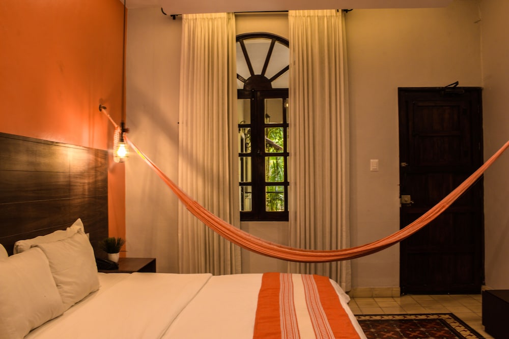 Hotel Marionetas 12/50